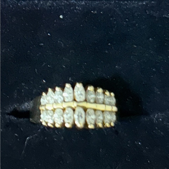 Gold and Diamond Ring. 1 carat total weight diamonds Size 7. - Picture 7 of 8